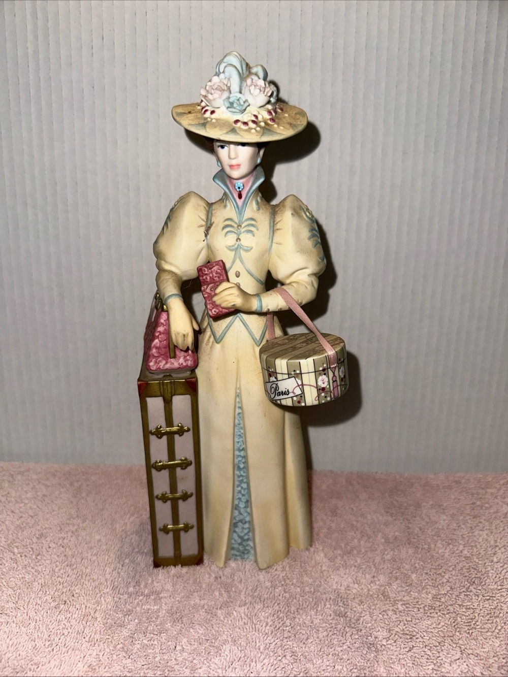 Vintage Avon Mrs AibeeVictorian Lady Porcelain Figurine 2002 Presidents Award